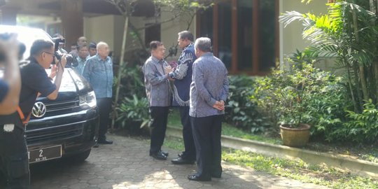 Wapres JK Silaturahmi ke Kediaman SBY di Cikeas