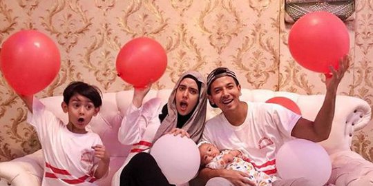 mengintip rumah mewah fairuz bak istana
