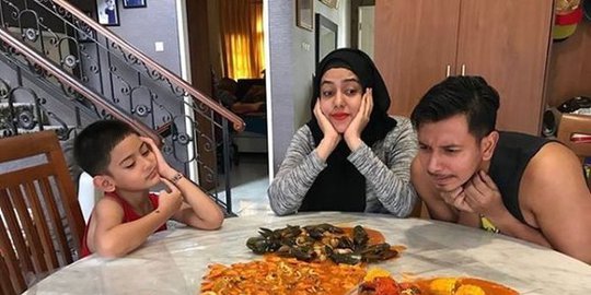 mengintip rumah mewah fairuz bak istana