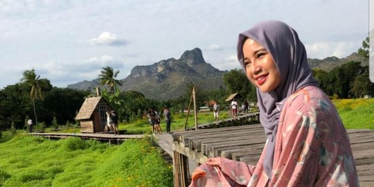 Chacha Frederica Unggah Foto Saat Sedang 'Teler' di Kereta Api