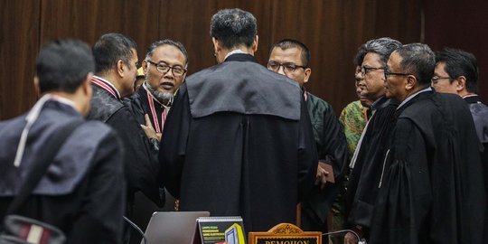 Sidang Diskors, Tim Hukum Prabowo-Sandi Berunding