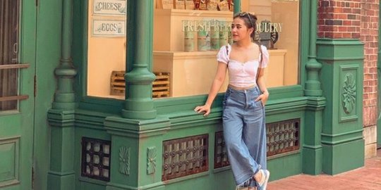 Wow, Prilly Latuconsina Dapat Hadiah Istimewa Dari Disney Indonesia