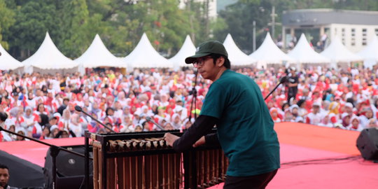 Manshur Praditya, 'DJ Angklung' Asal Bandung yang Tampil di Berbagai Negara