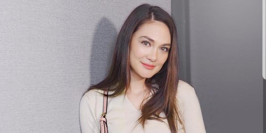 Rok yang Dikenakan Luna Maya Ini Harganya Bikin Melongo