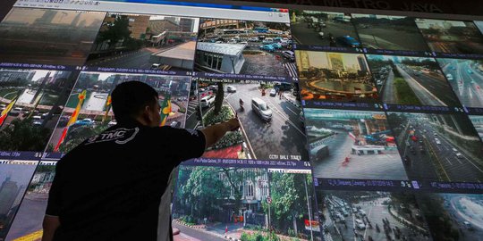 Mengintip Ruang Monitoring CCTV E-Tilang di Polda Metro Jaya