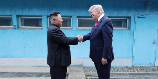 Menunggu Godot dari Hasil Pertemuan Trump-Kim di Korut