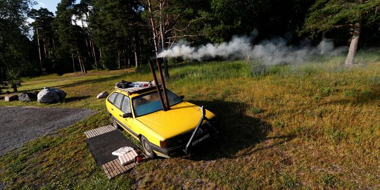 Uniknya Mobil Tua yang Dimodifikasi Jadi Sauna Berjalan