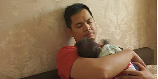 Pasca Kelahiran Sang Anak, Tommy Kurniawan dan Istri Sering Begadang di Malam Hari