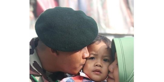 mencium sang anak rev2