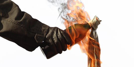 Rumdin Ketua DPRD Kota & Kantor Polres Magelang Dilempar Molotov