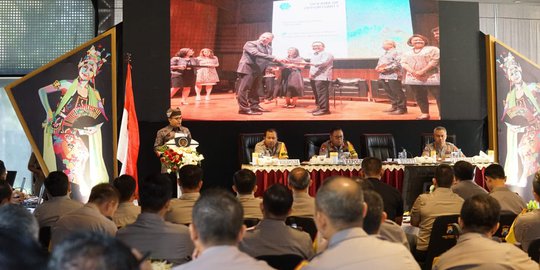 Bareng Kapolda, Bupati Anas Berbagi Pengalaman Inovasi ke Polres Se-Jatim