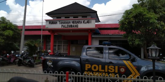 Jebol Tembok, 4 Tahanan Narkoba Lapas Pakjo Palembang Kabur