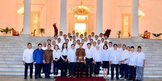 Suasana Pertemuan Tim Hukum Serahkan Salinan Keputusan MK ke Jokowi