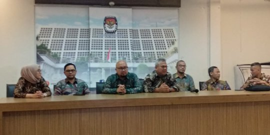 Serahkan Jawaban Terkait Gugatan Pileg, KPU Bawa Ratusan Boks Alat Bukti ke MK