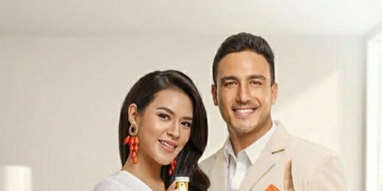 Foto di Bawah Air Terjun Bersama Raisa, Hamish Daud Jadi Sorotan