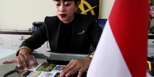 Awal Pekan, Harga Emas Turun Rp1.000 Menjadi Rp700.000 per Gram