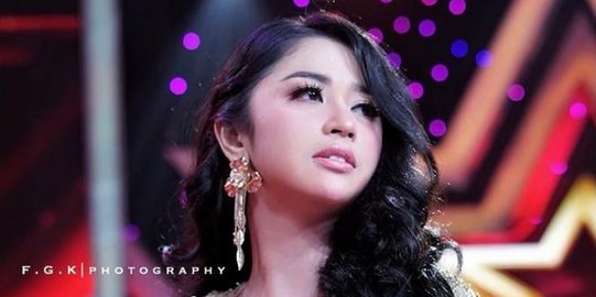 Dewi Perssik Bicara Manusia Zalim di Instagram, Sindir Siapa?