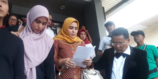 Bertemu Komisioner Komnas Perempuan, Fairuz A Rafiq Tak Berhenti Menangis