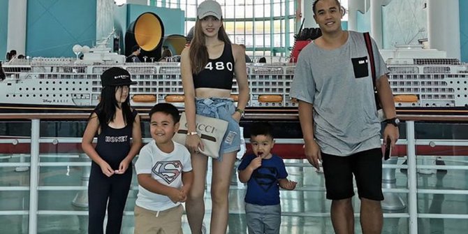 Potret Foto-Foto Seksi Nia Ramadhani yang Diunggah di Medsos