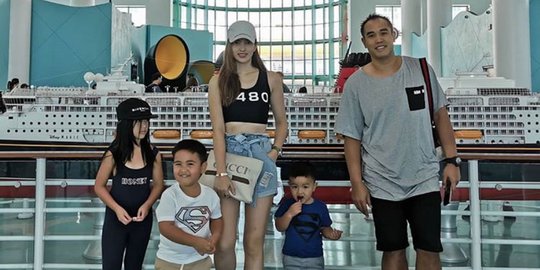 topi bareng suami dan anak anak rev1