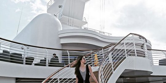 di kapal pesiar rev1