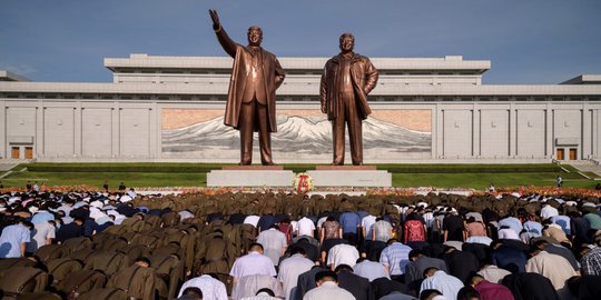 Warga Korut Peringati 25 Tahun Meninggalnya Kim Il Sung