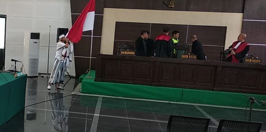 Bahar bin Smith Divonis 3 Tahun Bui, Lebih Rendah dari Tuntutan Jaksa