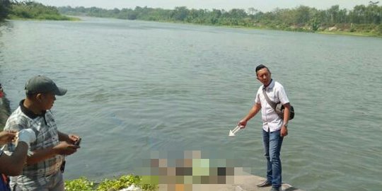 Mayat Perempuan Setengah Telanjang Mengapung di Sungai Brantas Mojokerto