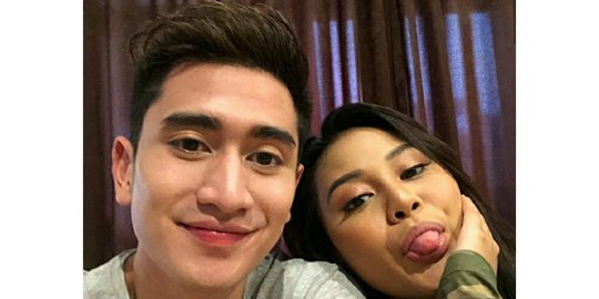 Potret Kemesraan Verrell Bramasta dan Aurel, Pegang Tangan Hingga Panggil 'Sayang'