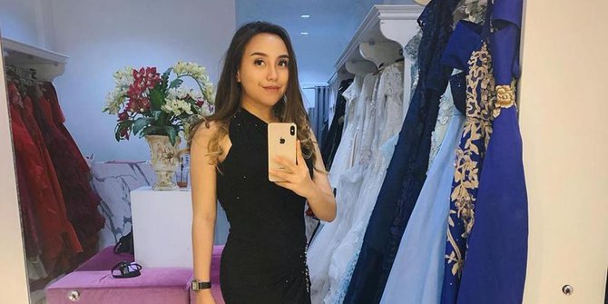 Sensasi Salmafina Sunan, Mulai Dari Buka Hijab Hingga Heboh Isu Pindah Keyakinan