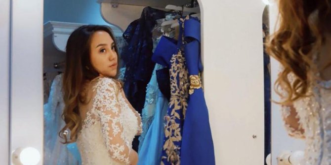 Sensasi Salmafina Sunan, Mulai Dari Buka Hijab Hingga Heboh Isu Pindah Keyakinan