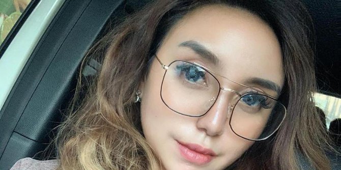 Sensasi Salmafina Sunan, Mulai Dari Buka Hijab Hingga Heboh Isu Pindah Keyakinan