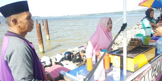 Perjuangan Samsul dan Istri, Banting Tulang Jualan Bakso demi Berangkat Haji