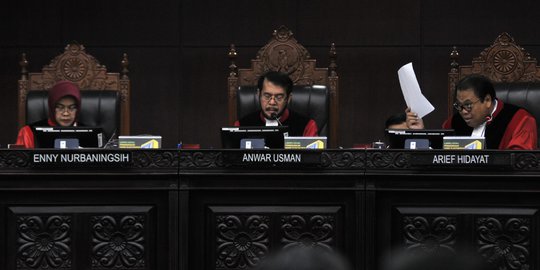 Hakim MK Marahi Kuasa Hukum DPD: Menghambat Revolusi, Memerkosa Mahkamah