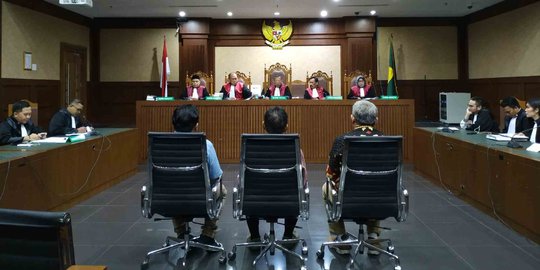 Jadi Perantara Suap Hakim, Panitera Pengganti PN Jaktim Divonis 4,5 Tahun Penjara