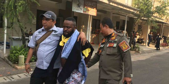 Diduga Bermasalah, 16 WNA Digiring Petugas dari Hunian Mewah di Serpong