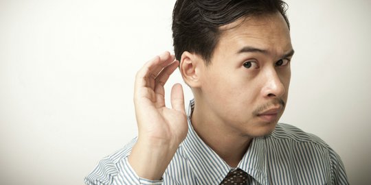 6 zodiak paling kepo, selalu ingin tahu urusan orang lain