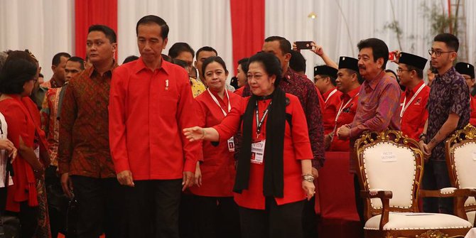 Misi Jokowi Cari Menteri Muda dan 'Peringatan' dari Megawati