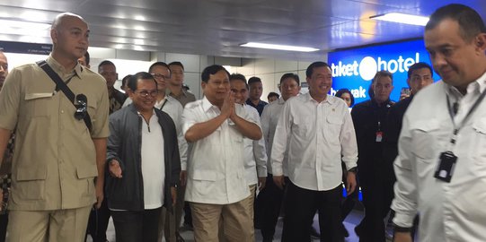 Pertemuan Jokowi-Prabowo Bikin Pengunjung MRT Histeris