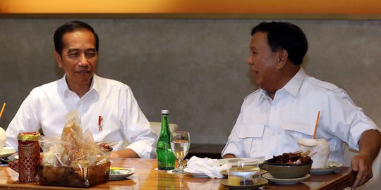 Keakraban Jokowi dan Prabowo Makan Siang Bareng di FX Sudirman