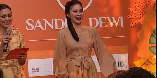 Potret Sandra Dewi yang Tetap Terlihat Langsing di Usia Kandungannya Sudah 9 Bulan