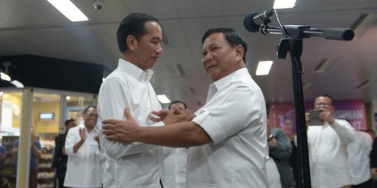 Senyum Prabowo Saat Ucapkan Selamat ke Jokowi