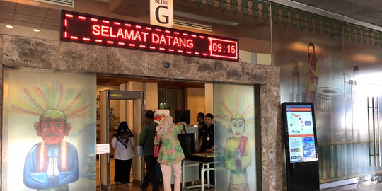 Hari Pertama Sekolah, PNS DKI Diberi Kelonggaran Masuk Kantor