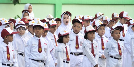 Ekspresi Murid Kelas 1 SD saat Hari Pertama Sekolah