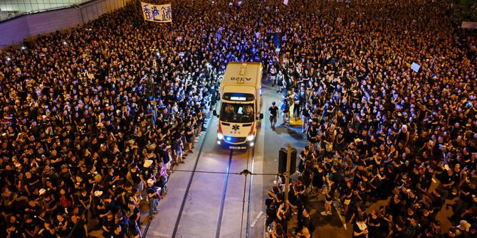 Unjuk Rasa Berlanjut, Polisi dan Demonstran Bentrok di Mal Hong Kong