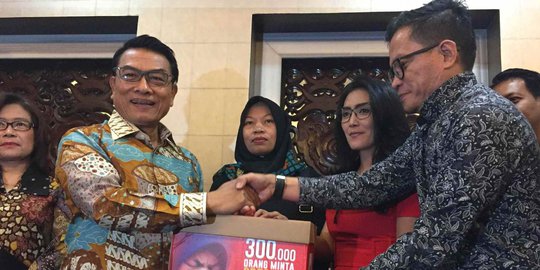 Temui Moeldoko, Baiq Nuril Serahkan Surat Dukungan Memohon Amnesti ke Jokowi