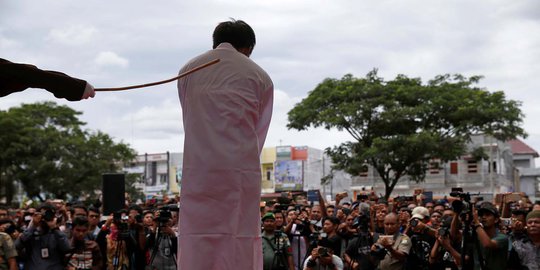 129 Rentenir di Singapura Terancam Dipenjara dan Dihukum Cambuk