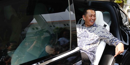 Bamsoet Naik Mobil Listrik Temui Jokowi di Istana