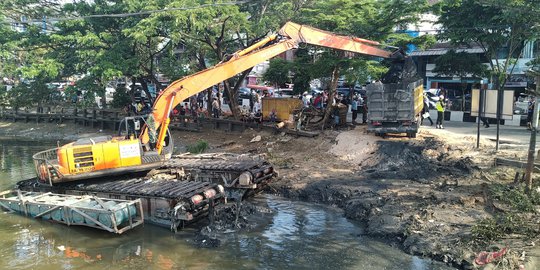 Usai Banjir, Sungai Karang Mumus Samarinda Dikeruk