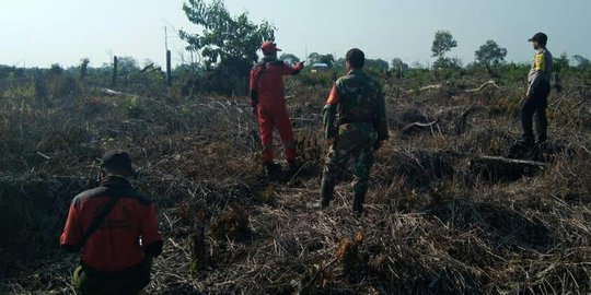 Cerita Prajurit TNI AD Lewati 'Medan Barat' Patroli Karhutla ke Pelosok Hutan TNTN